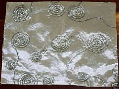 PLACEMAT-GOLD-WITH-BLACK-EMBROIDED-SWIRLS-30-cm-X-40-cm-NEW
